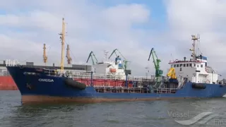 16 Türk mürettebatın bulunduğu gemi battı