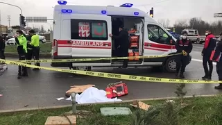 Ambulans otomobile çarpıştı: 1 ölü 2 yaralı