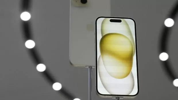 Apple yeni telefonundaki ısınma sorunu kabul etti