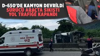 Devrilen hafriyat kamyonunun sürücüsü araçta sıkıştı