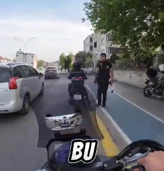 trafik-polisi-ile-moto-kurye-arasindaki-ilginc-diyalog-kameradamtlgsuf0v3