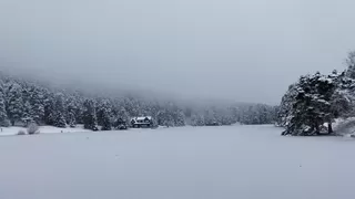 Gölcük Tabiat Parkı'nda göl dondu
