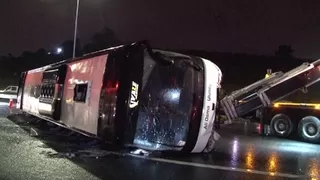 Kuzey Marmara Otoyolu'nda yolcu otobüsü devrildi