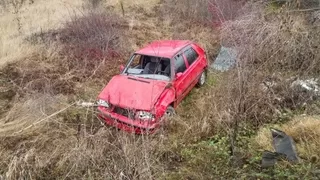 Şarampole devrilen aracın sürücüsü yaralandı