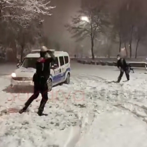 Polislerin kar keyfi